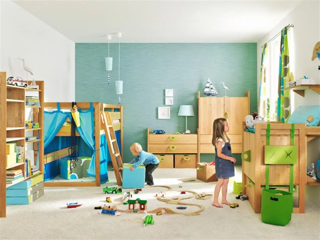 kids playing in bedroom